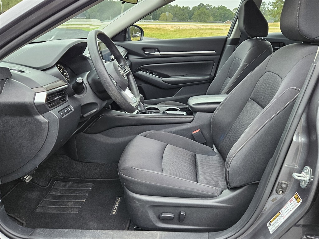 2023 Nissan Altima 2.5 SV photo 5