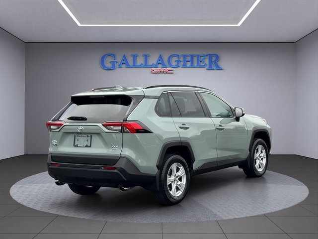 2019 Toyota RAV4 XLE photo 2