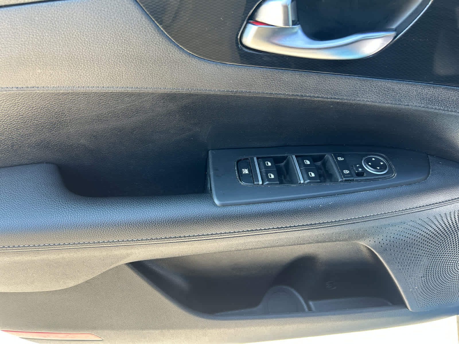 2023 Kia Forte GT-Line photo 8