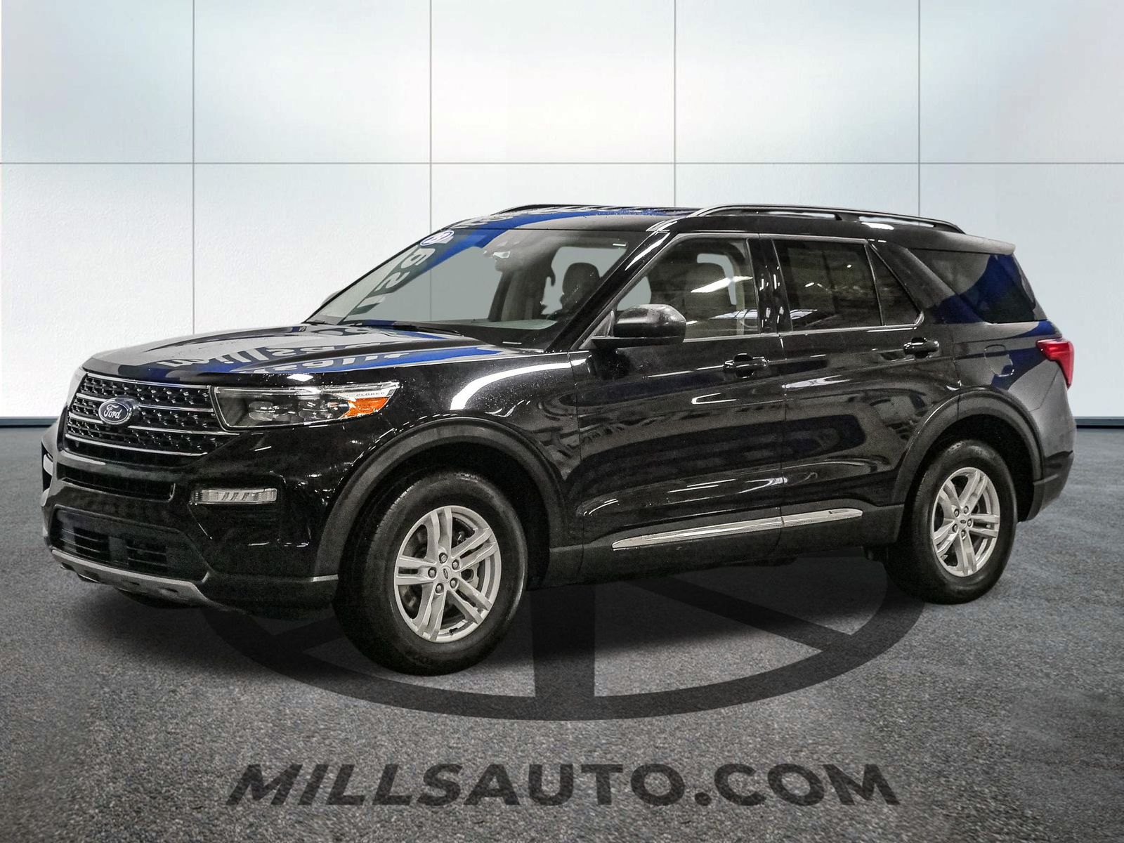 2023 Ford Explorer XLT photo 2