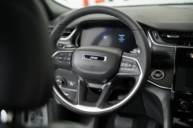 2025 Jeep Grand Cherokee Altitude photo 6