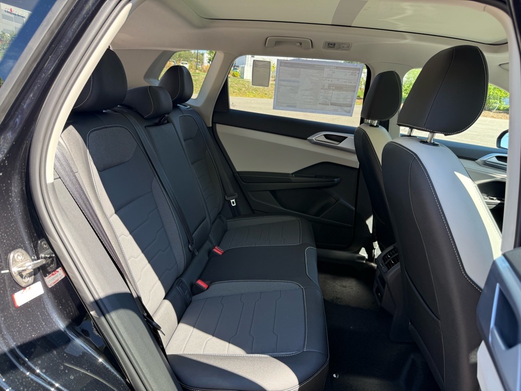 2025 Volkswagen Taos SE photo 12