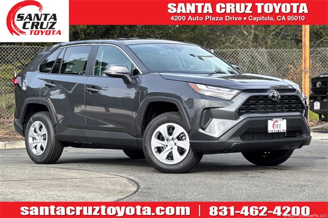 2025 Toyota RAV4 LE's photo