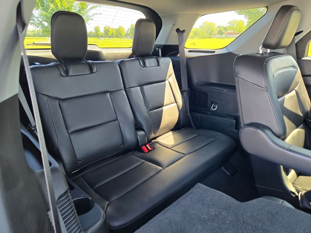 2023 Ford Explorer XLT photo 9