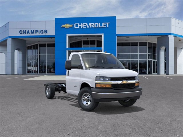2025 Chevrolet Express Cutaway Base's photo