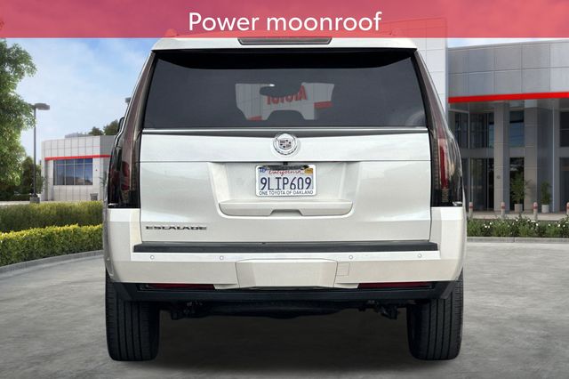 2015 Cadillac Escalade Luxury photo 3