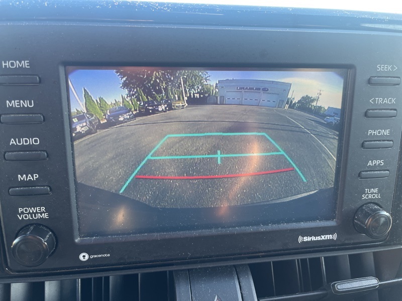 2020 Toyota RAV4 Hybrid XLE photo 17