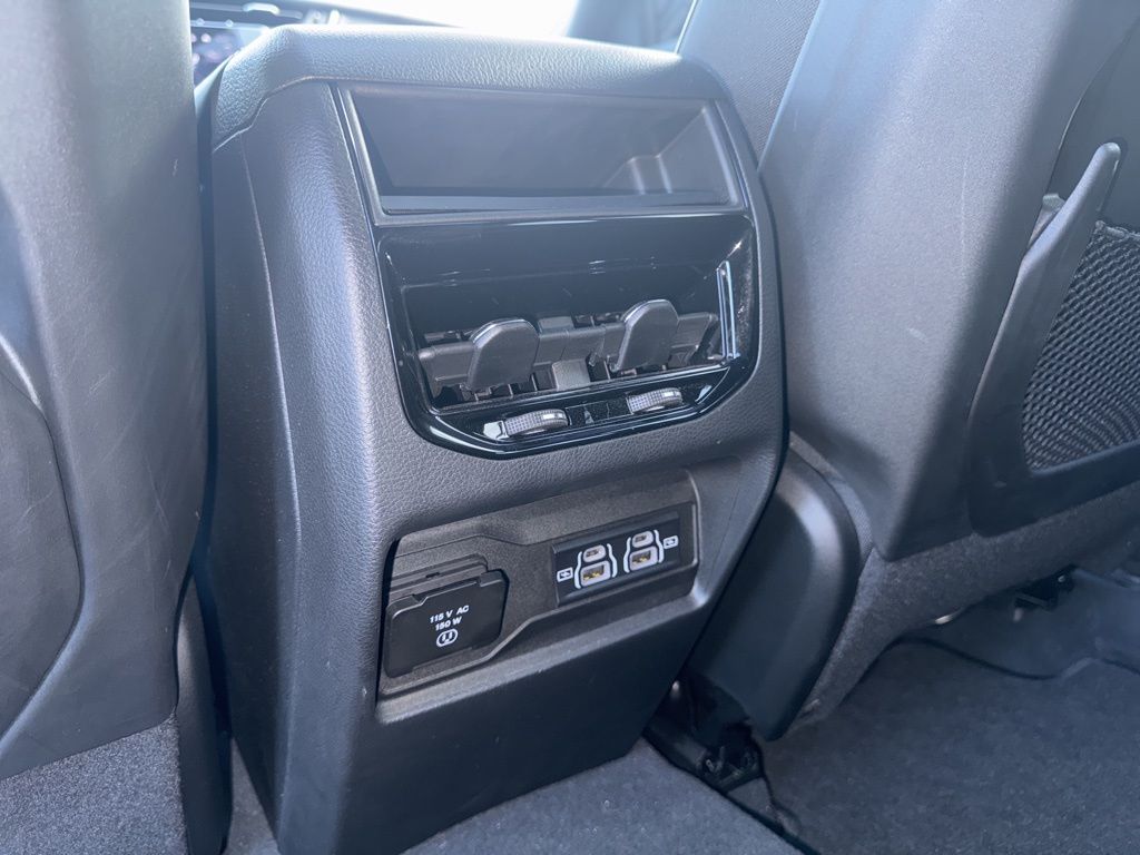 2023 Jeep Grand Cherokee Altitude photo 11