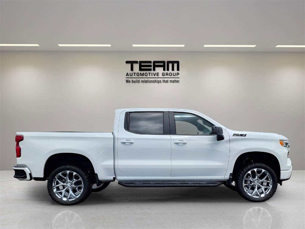 2024 Chevrolet Silverado 1500 RST photo 17