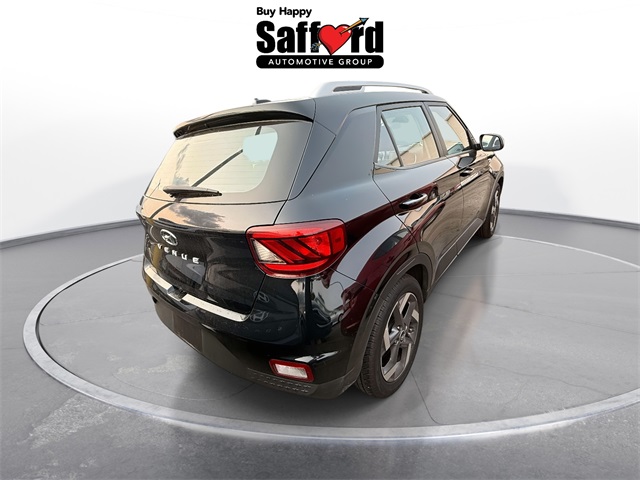 2024 Hyundai Venue SEL photo 2