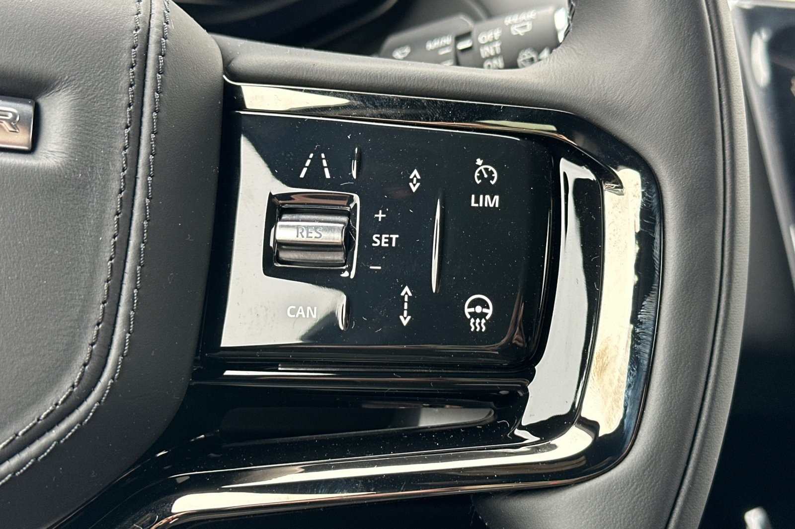 2025 Land Rover Range Rover Sport SE photo 26