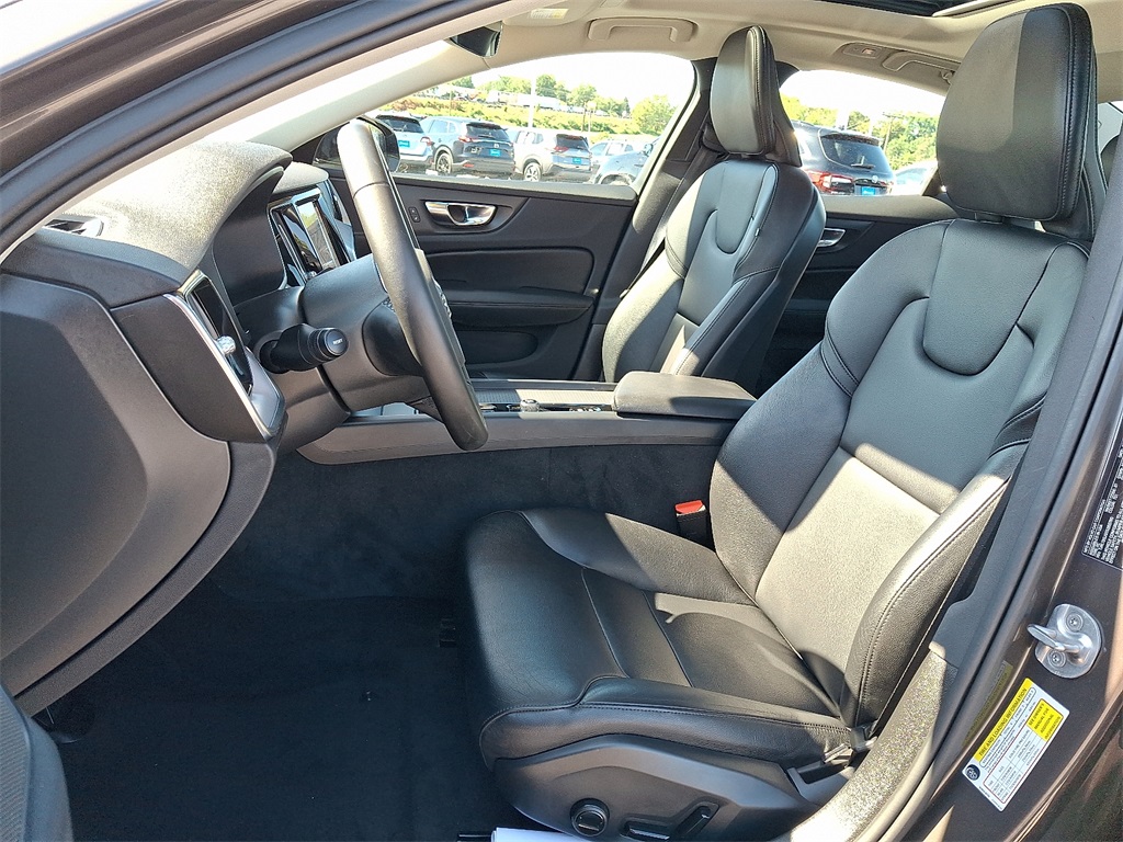 2025 Volvo S60 B5 Core photo 14