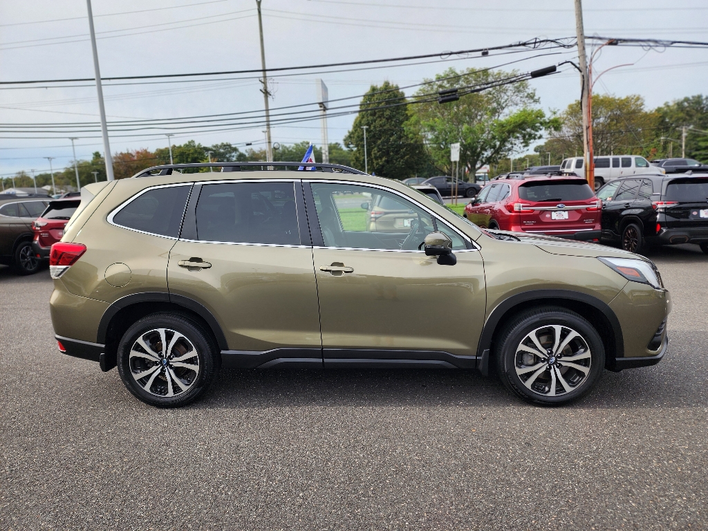 2022 Subaru Forester Limited photo 18
