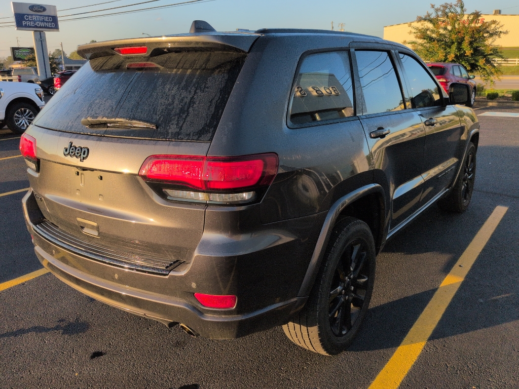 2018 Jeep Grand Cherokee Laredo photo 3