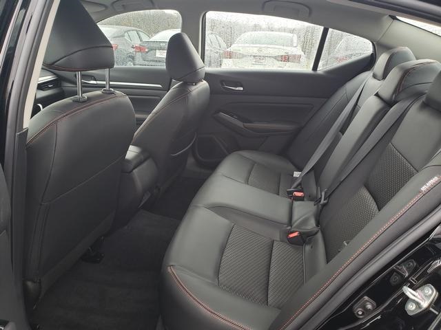 2025 Nissan Altima SR photo 9