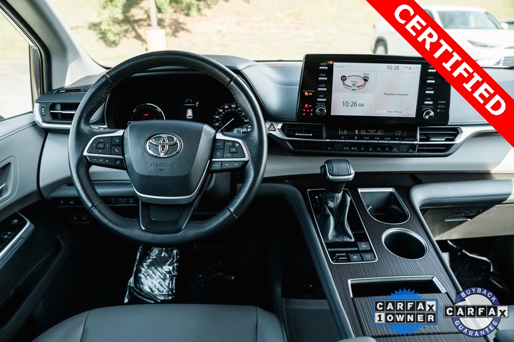 2021 Toyota Sienna XLE photo 13