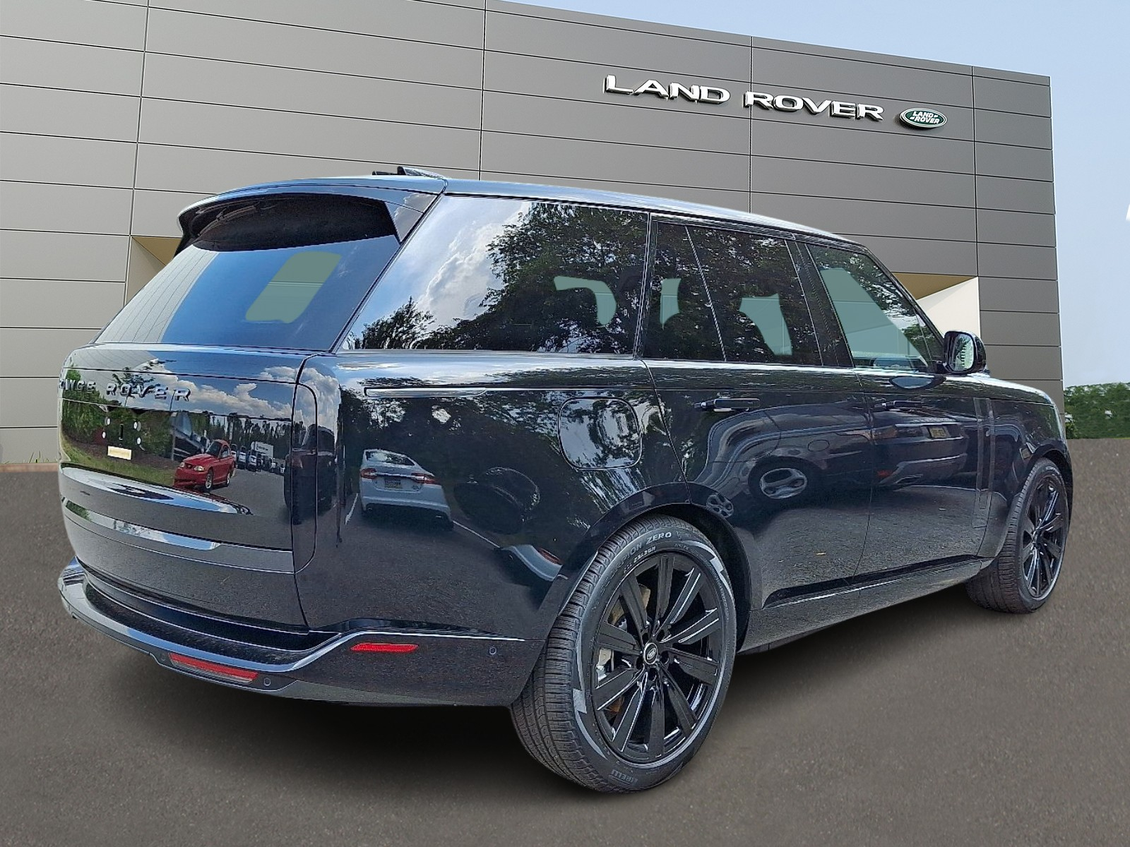 2025 Land Rover Range Rover SE photo 2