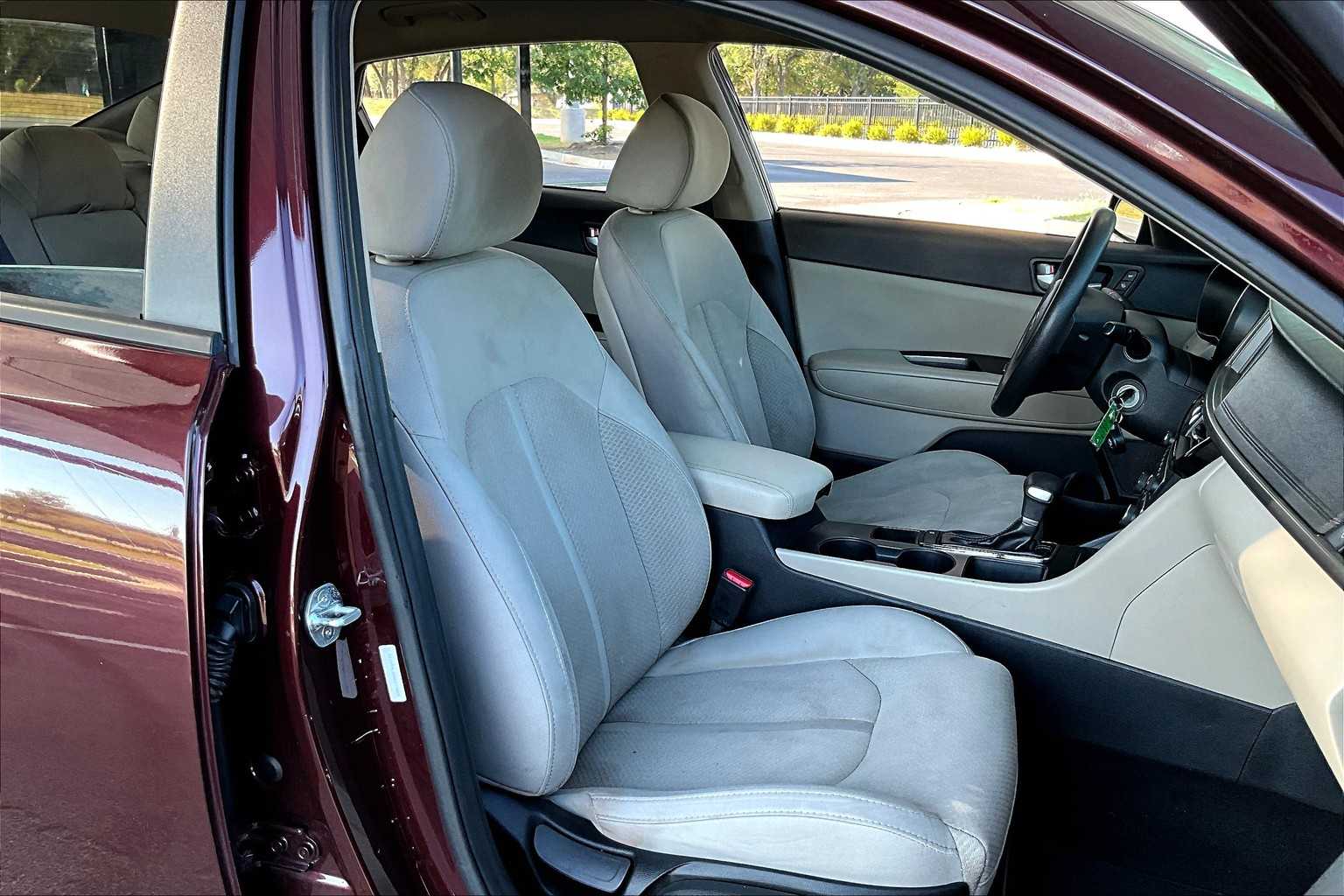 2017 Kia Optima LX photo 8