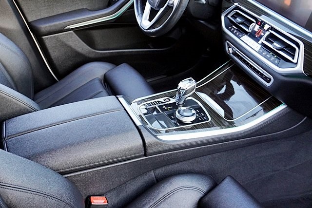 Used 2020 White BMW sDrive40i image 11