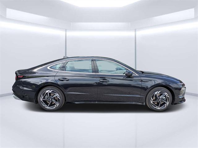 2026 Hyundai Sonata SEL Sport photo 2