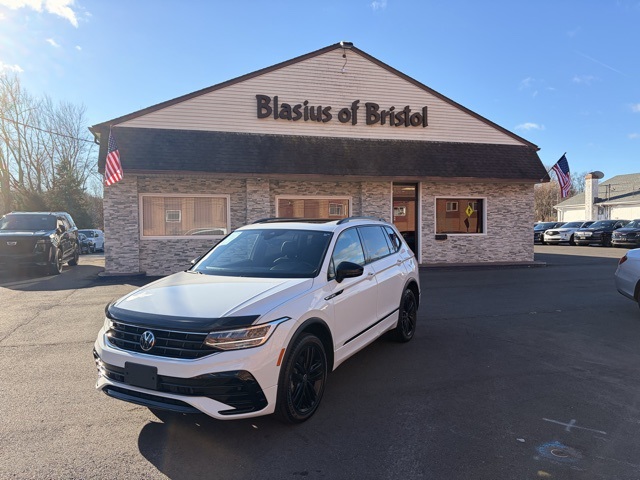 2022 Volkswagen Tiguan SE R-LINE BLACK's photo