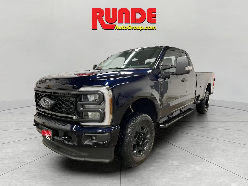 2025 Ford F-350 Super Duty XL's photo