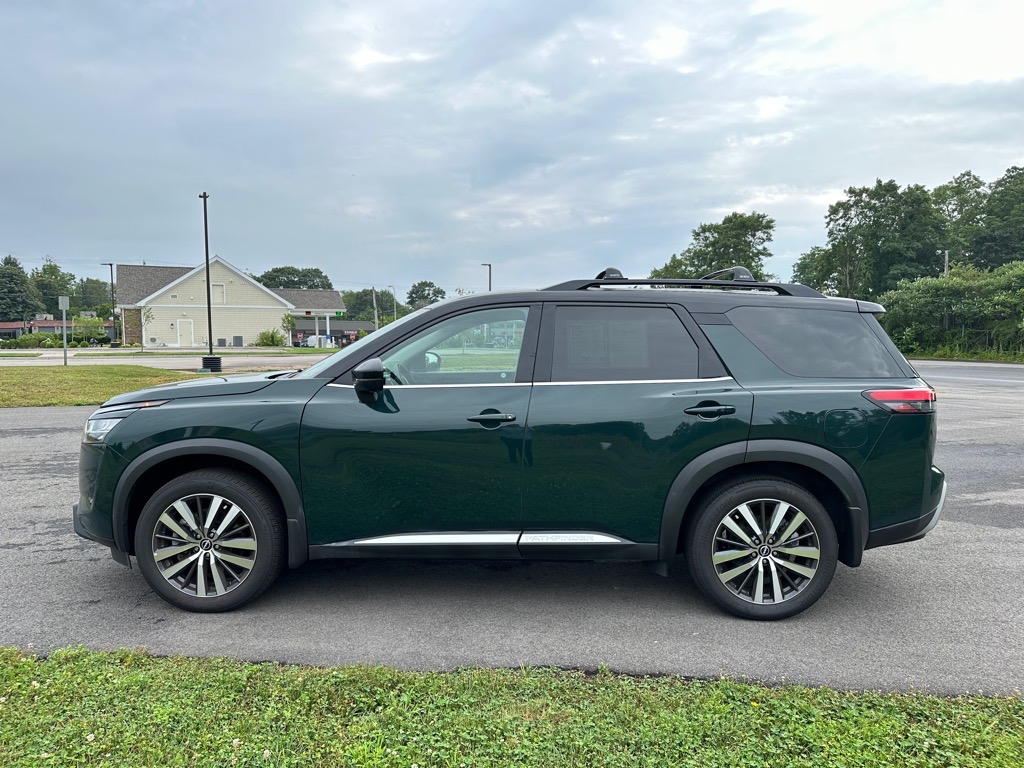 2022 Nissan Pathfinder Platinum photo 4