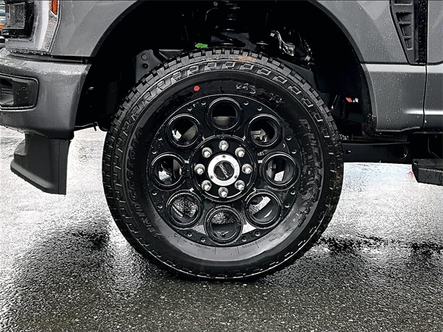 2025 Ford F-350 photo 12