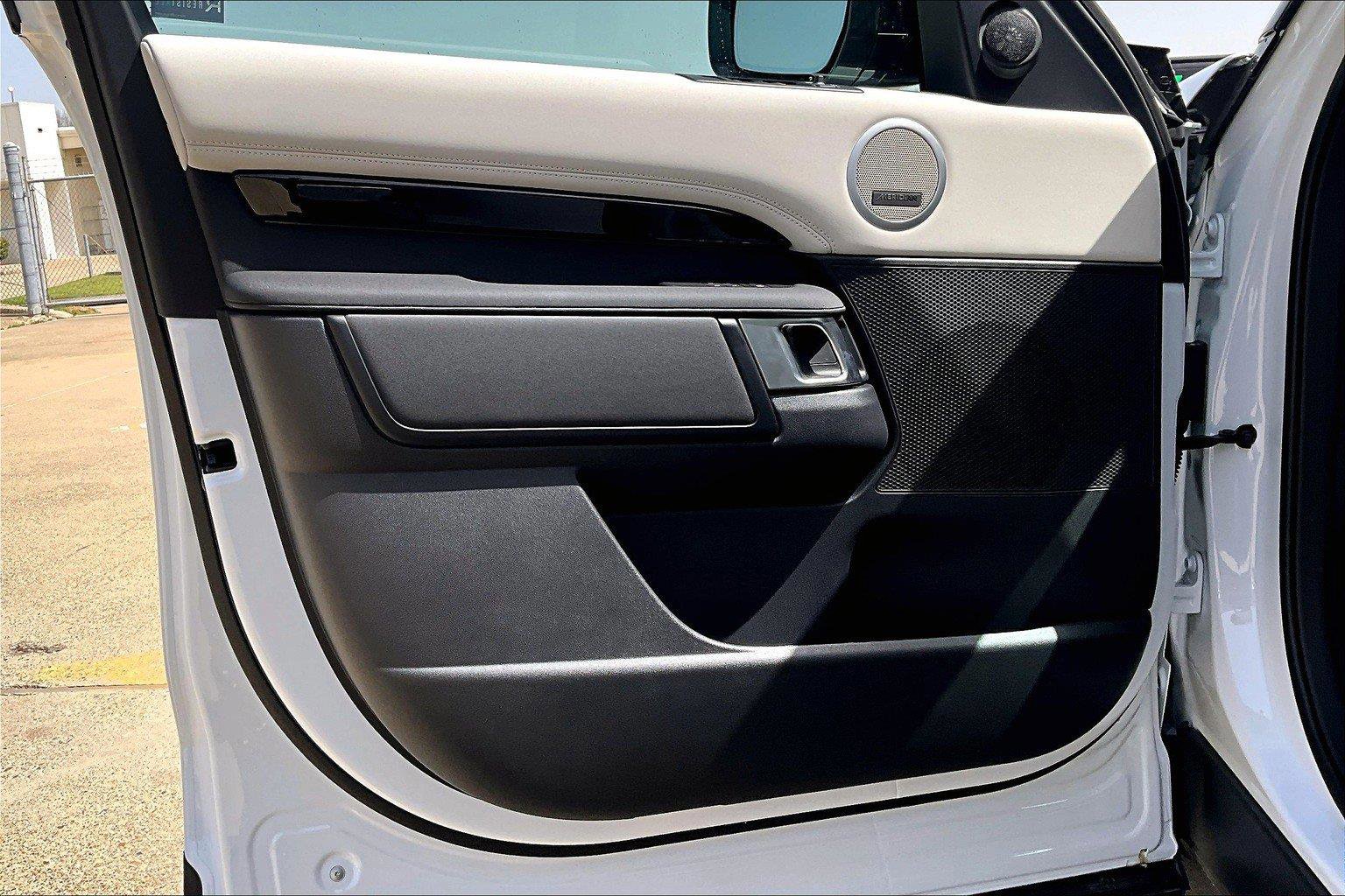 2025 Land Rover Discovery S photo 8
