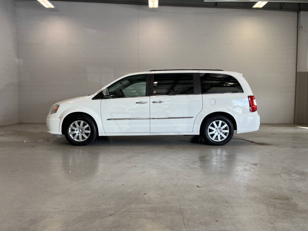 2011 Chrysler Town & Country photo 2