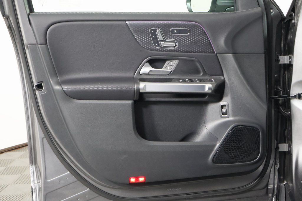 2026 Mercedes Benz GLB 250 photo 8