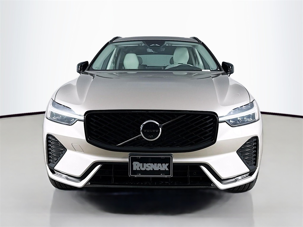 2026 Volvo XC60 B5 photo 2