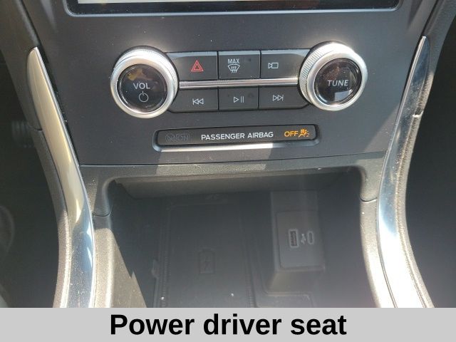2024 Ford Edge Titanium photo 5