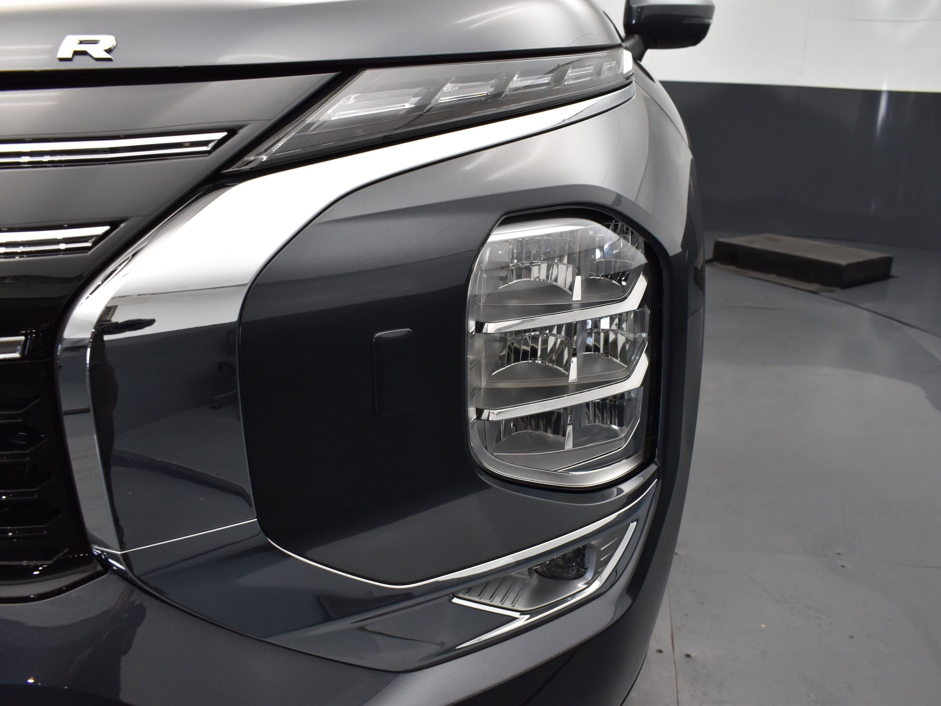 2025 Mitsubishi Outlander SEL photo 6