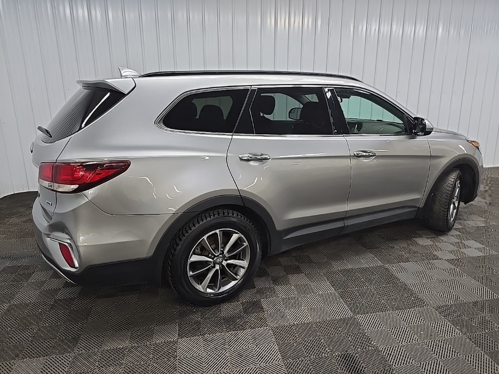 2017 Hyundai Santa Fe SE photo 3
