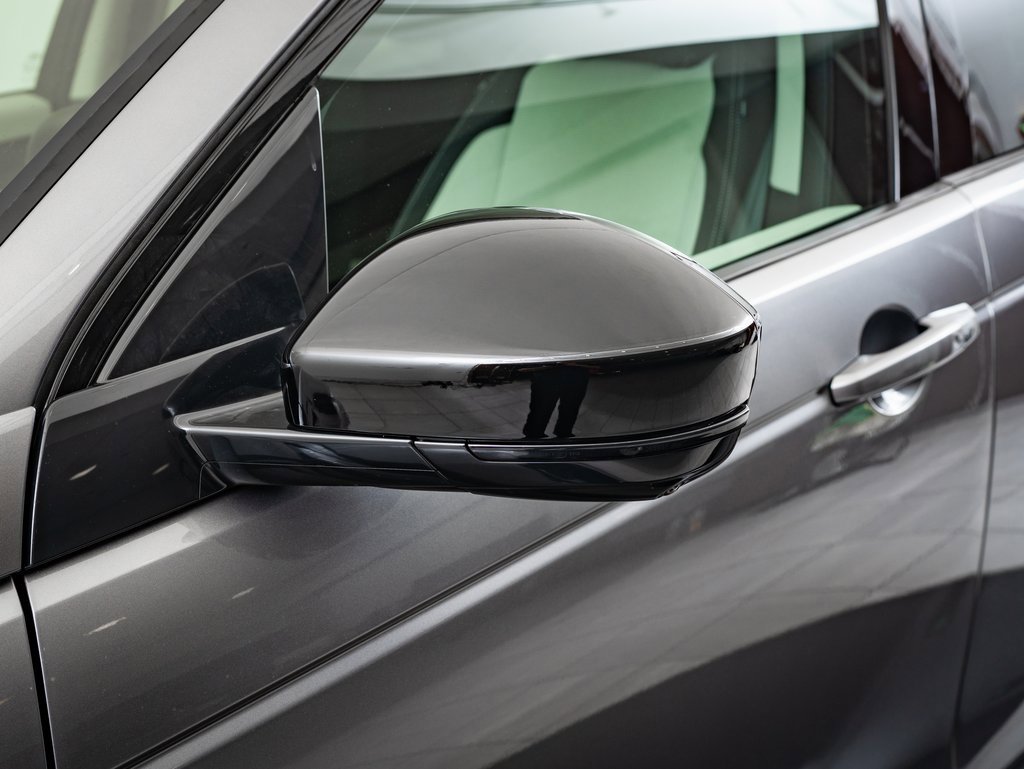 2025 Land Rover Discovery Sport S photo 15