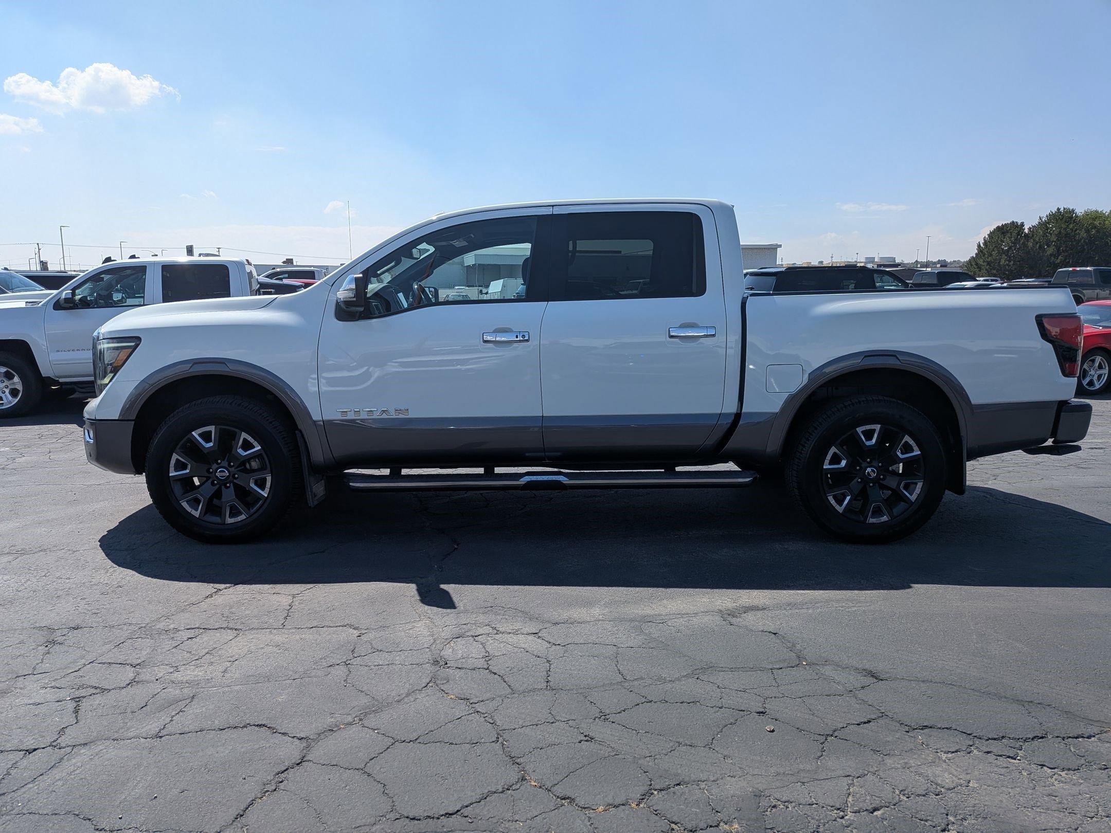 2021 Nissan Titan Platinum Reserve photo 3