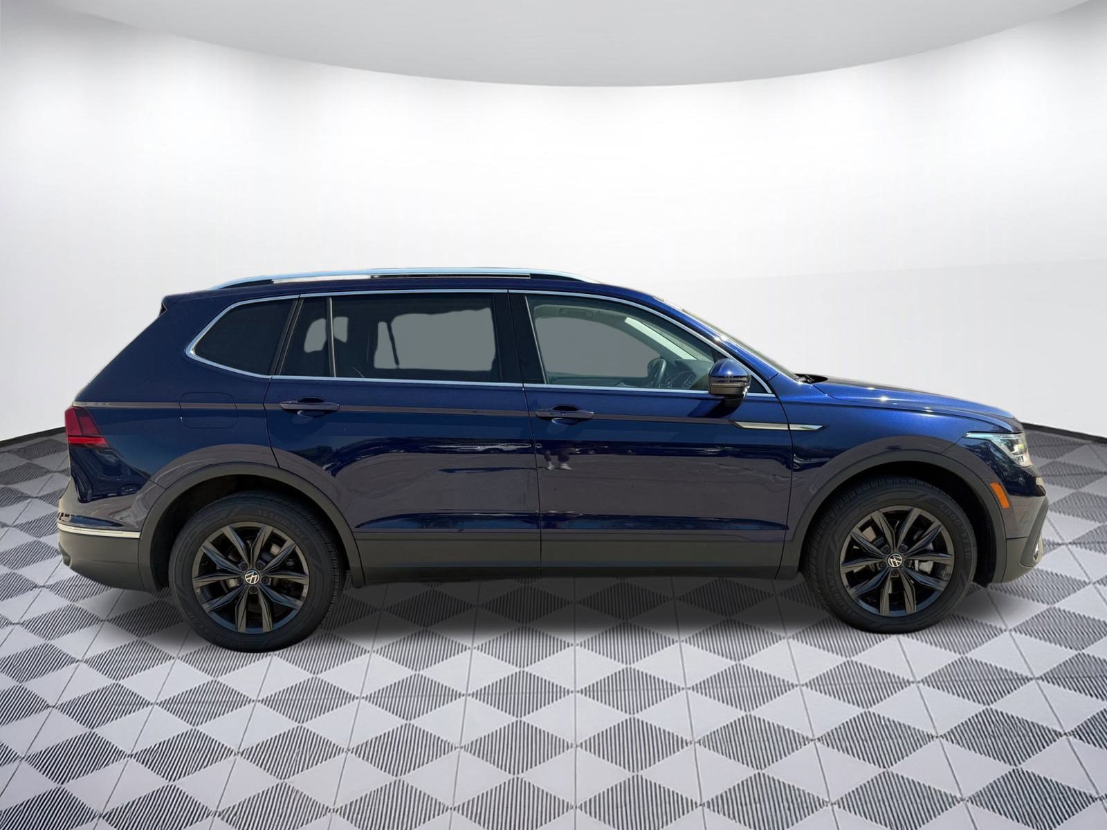 2024 Volkswagen Tiguan SE Wolfsburg Edition photo 7