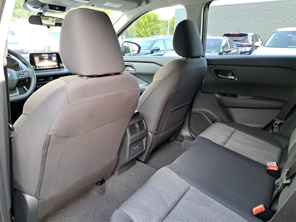 2026 Nissan Rogue SV photo 11