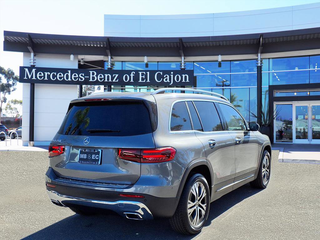 2026 Mercedes Benz GLB 250 photo 3