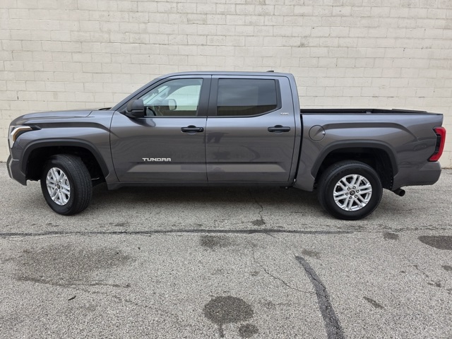 2024 Toyota Tundra SR5 photo 2