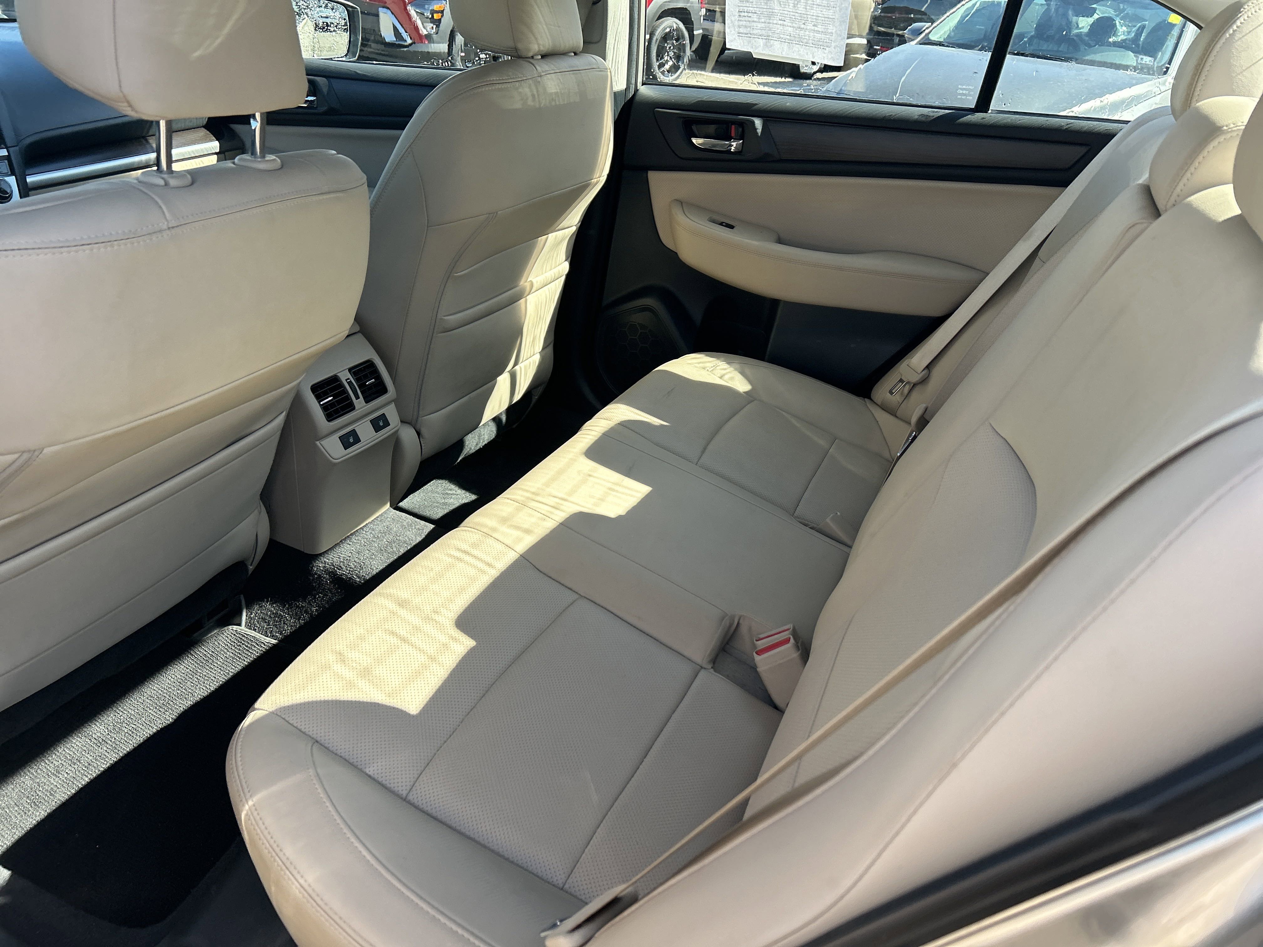 2016 Subaru Legacy 2.5i Limited photo 3