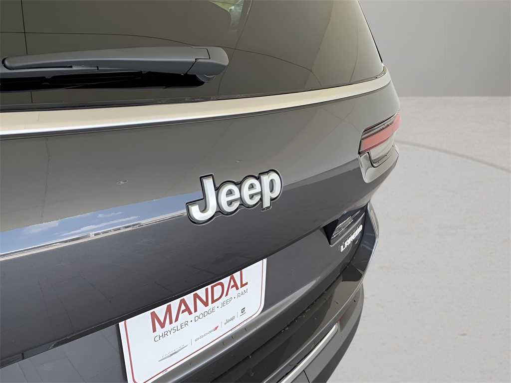 2025 Jeep Grand Cherokee Laredo X photo 4