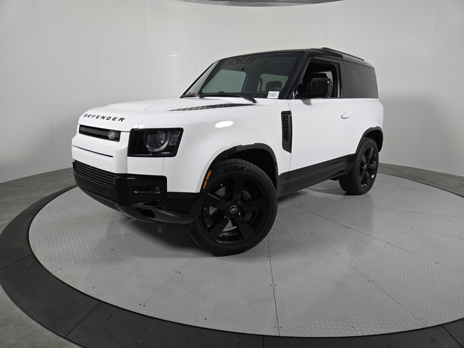 2025 Land Rover Defender X-Dynamic SE's photo