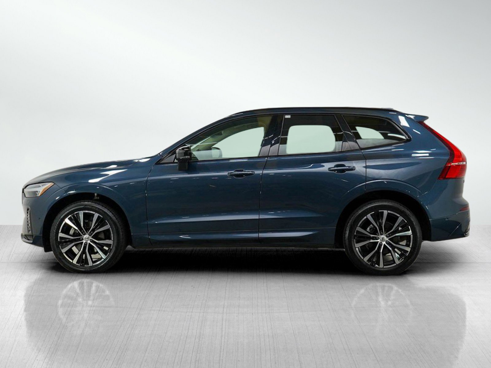 Used 2024 Volvo XC60 Plus with VIN YV4L12RL1R1767573 for sale in Burnsville, Minnesota