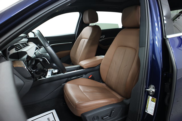 2022 Audi e-tron Premium Plus photo 17