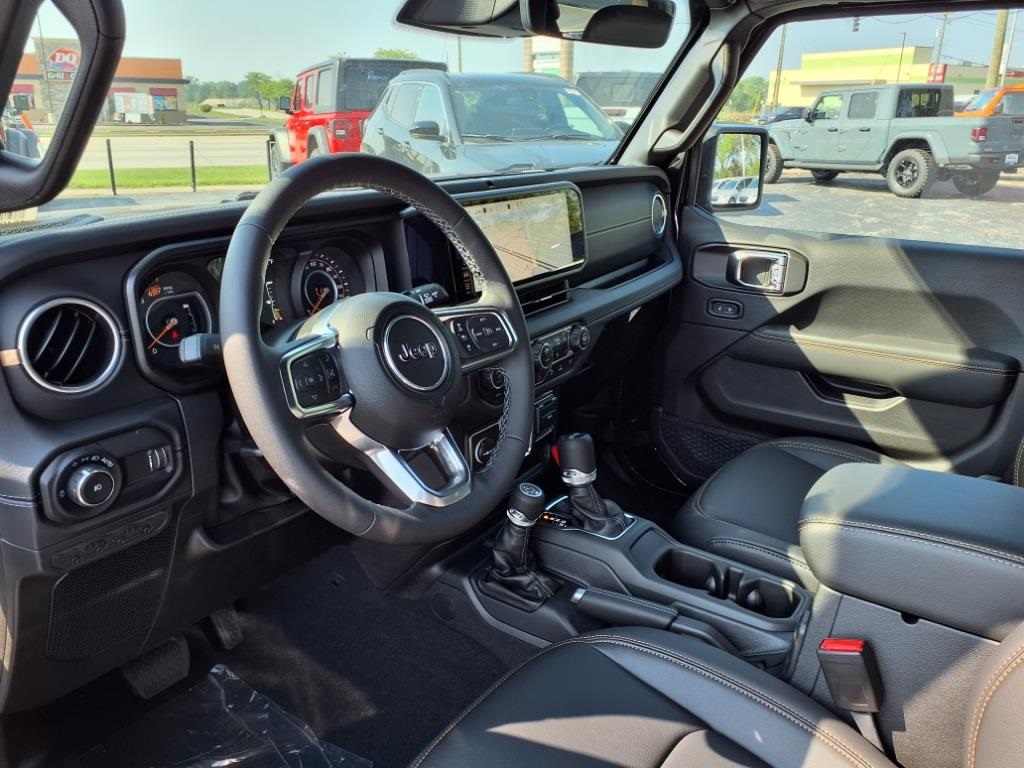 2025 Jeep Wrangler Sahara photo 6