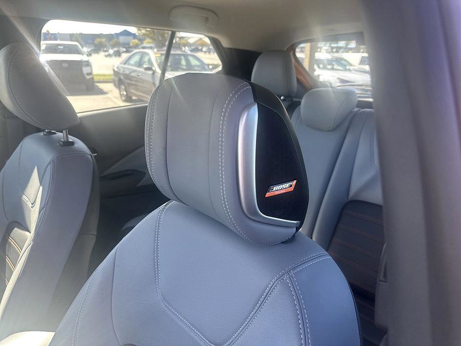 2023 Nissan Kicks SR photo 8