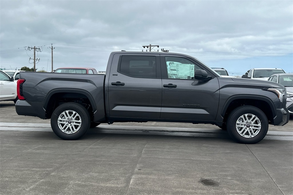 2025 Toyota Tundra SR5 CrewMax photo 4
