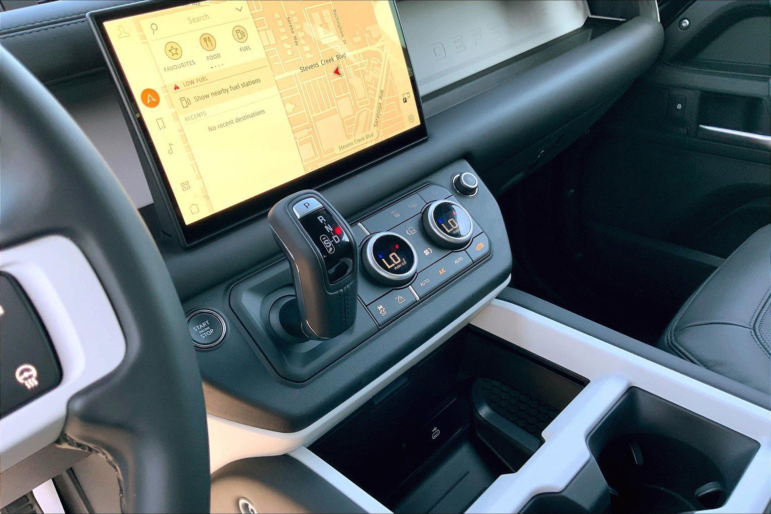 2025 Land Rover Defender 90 X-Dynamic SE photo 6